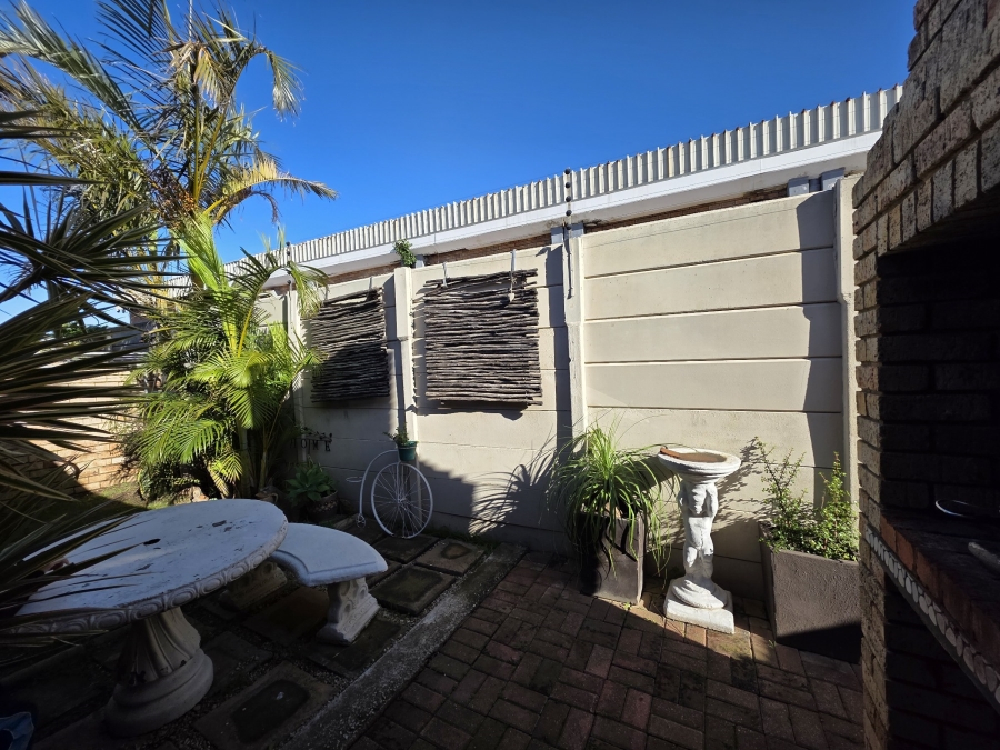 2 Bedroom Property for Sale in Jeffreys Bay Central Eastern Cape